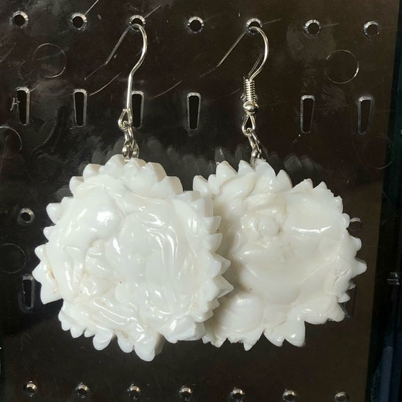 White Daisy Flower Dangle Earrings