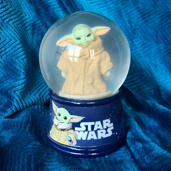 Disney Pixar Star Wars Mandalorian The Child Grogu Light Up Water Globe