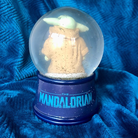 Disney Pixar Star Wars Mandalorian The Child Grogu Light Up Water Globe